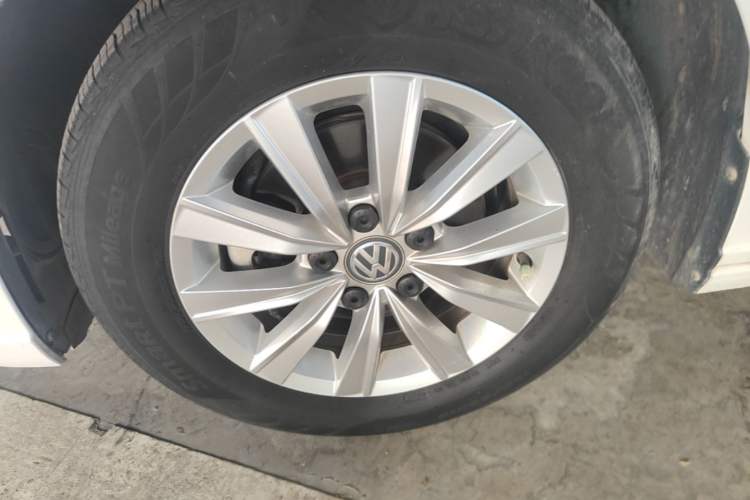 Used Volkswagen Lavida 2019 1.5L Automatic Fashion Edition China VI Left Front Wheel Hub
