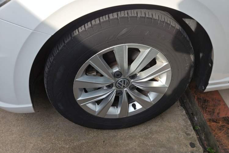Used Volkswagen Lavida 2019 1.5L Automatic Fashion Edition China VI Left Front Wheel Hub