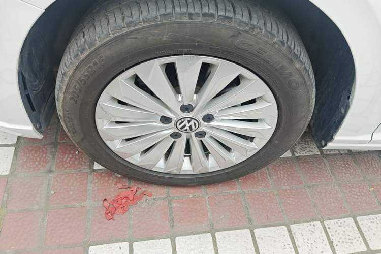 Used Volkswagen Lavida 2019 280TSI DSG Comfort Edition China VI standard Left Front Wheel Hub