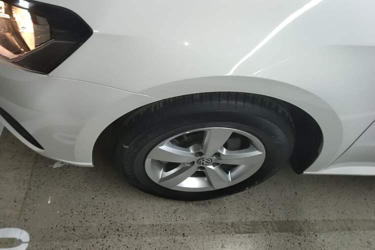 Used Volkswagen Lavida 2019 Lavida Start 1.5L Manual Fashion Edition China VI Standard Left Front Wheel Hub
