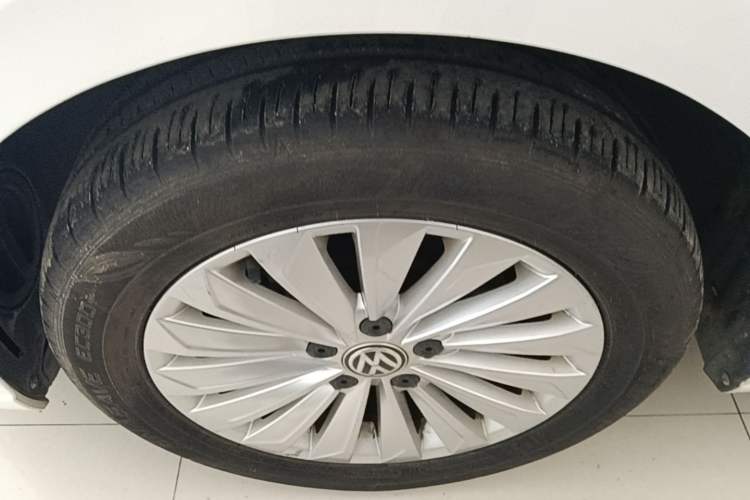 Used Volkswagen Lavida 2019 280TSI DSG Comfort Edition China VI standard Left Front Wheel Hub