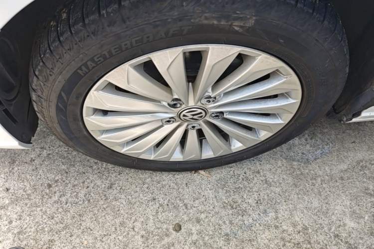 Used Volkswagen Lavida 2019 1.5L Automatic Comfort Edition China VI Standard Left Front Wheel Hub