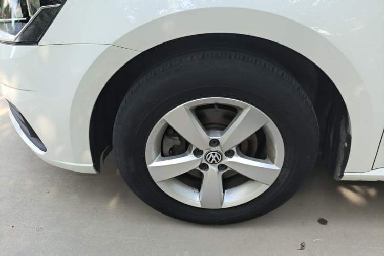 Used Volkswagen Lavida 2019 Lavida Start 1.5L Manual Fashion Edition China VI Standard Left Front Wheel Hub