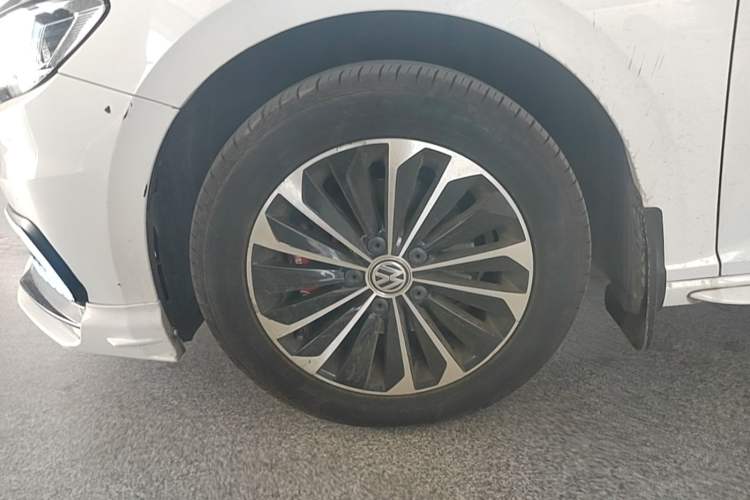 Used Volkswagen Lavida 2019 280TSI DSG Comfort Edition China VI standard Left Front Wheel Hub