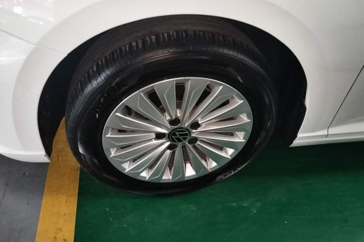 Used Volkswagen Lavida 2019 280TSI DSG Comfort Edition China VI standard Left Front Wheel Hub