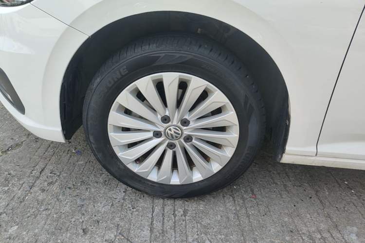 Used Volkswagen Lavida 2019 1.5L Automatic Vision Edition China VI Standard Left Front Wheel Hub