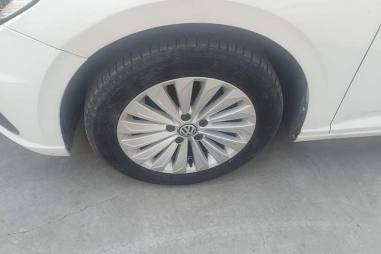 Used Volkswagen Lavida 2019 280TSI DSG Comfort Edition China VI standard Left Front Wheel Hub