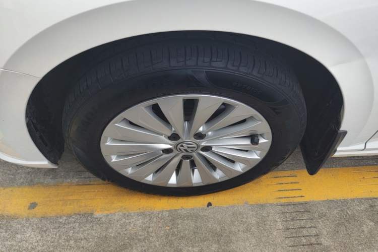 Used Volkswagen Lavida 2019 1.5L Automatic Comfort Edition China VI Standard Left Front Wheel Hub