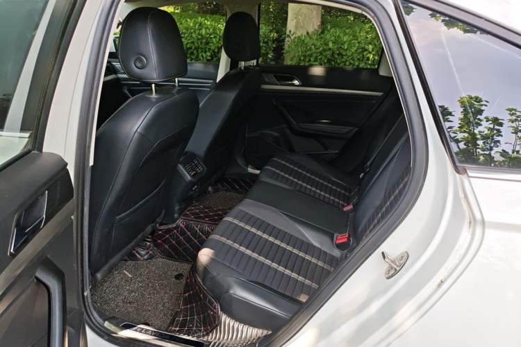 Used Volkswagen Lavida 2019 1.5L Automatic Vision Edition China VI Standard Left Rear Seat