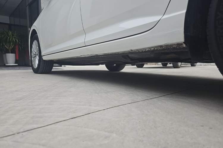 Used Volkswagen Lavida 2019 1.5L Automatic Comfort Edition China VI Standard Left Side Sill