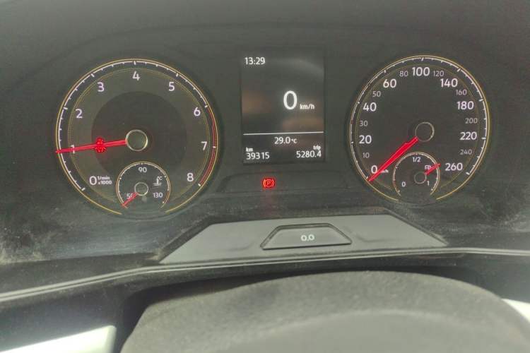 Used Volkswagen Lavida 2019 1.5L Manual Comfort Edition China VI Standard Odometer Close Up