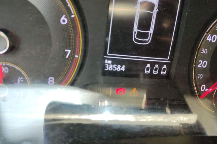 Used Volkswagen Lavida 2019 1.5L Automatic Comfort Edition China VI Standard Odometer Close Up