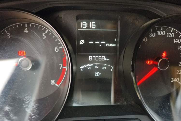Used Volkswagen Lavida 2019 Lavida Start 1.5L Manual Fashion Edition China VI Standard Odometer Close Up