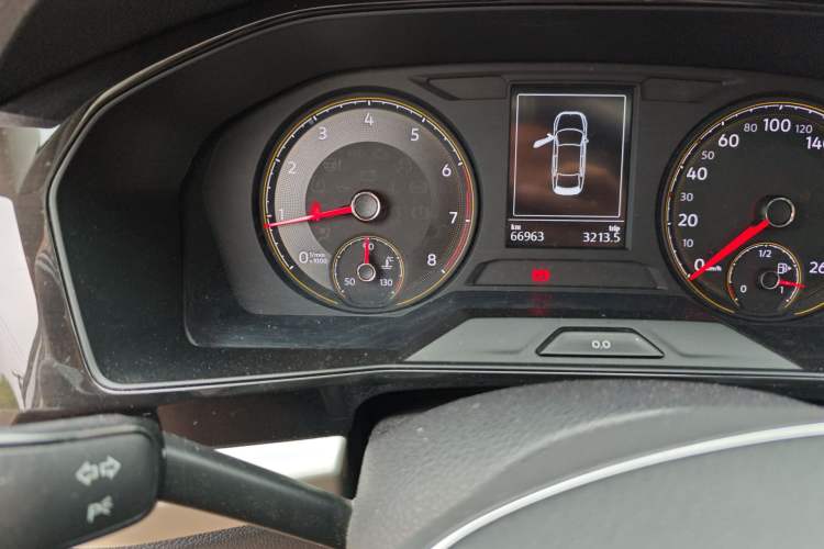 Used Volkswagen Lavida 2019 280TSI DSG Comfort Edition China VI standard Odometer Close Up