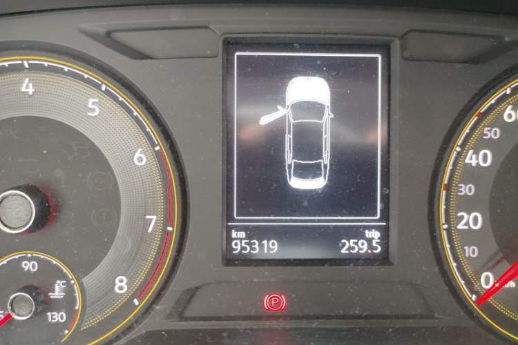 Used Volkswagen Lavida 2019 1.5L Automatic Fashion Edition China VI Odometer Close Up