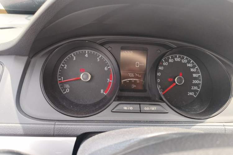 Used Volkswagen Lavida 2019 Lavida Start 1.5L Manual Fashion Edition China VI Standard Odometer Close Up