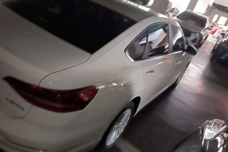 Used Volkswagen Lavida 2019 1.5L Automatic Comfort Edition China VI Standard Rear Right 45 Deg