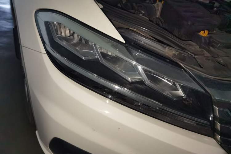 Used Volkswagen Lavida 2019 1.5L Automatic Fashion Edition China VI Right Front Headlight