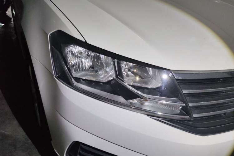 Used Volkswagen Lavida 2019 Lavida Start 1.5L Manual Fashion Edition China VI Standard Right Front Headlight