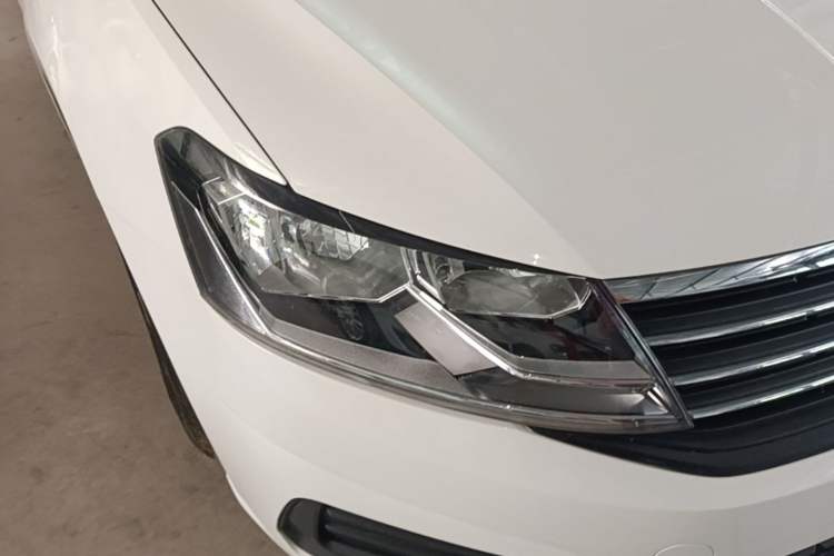 Used Volkswagen Lavida 2019 Lavida Start 1.5L Automatic Trendy Version China VI Standard Right Front Headlight