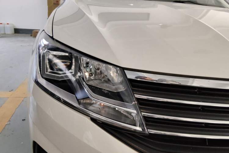 Used Volkswagen Lavida 2019 Lavida Start 1.5L Manual Fashion Edition China VI Standard Right Front Headlight