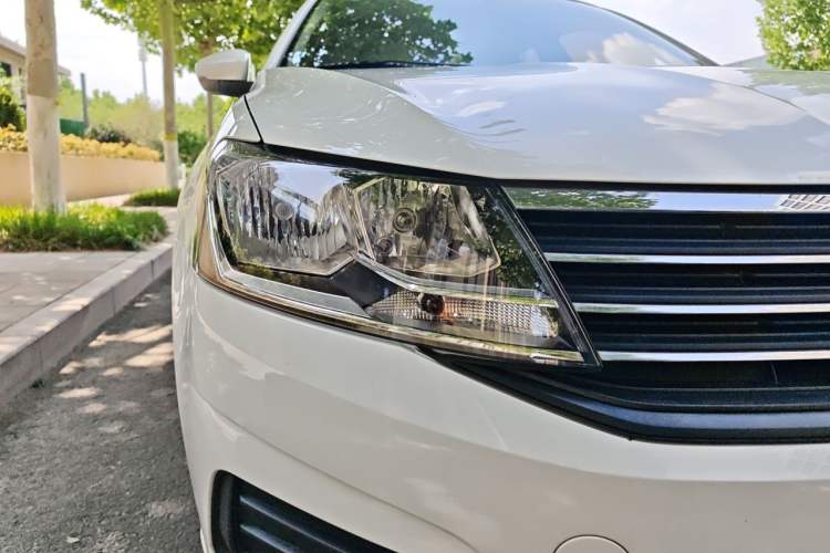 Used Volkswagen Lavida 2019 Lavida Start 1.5L Automatic Trendy Version China VI Standard Right Front Headlight