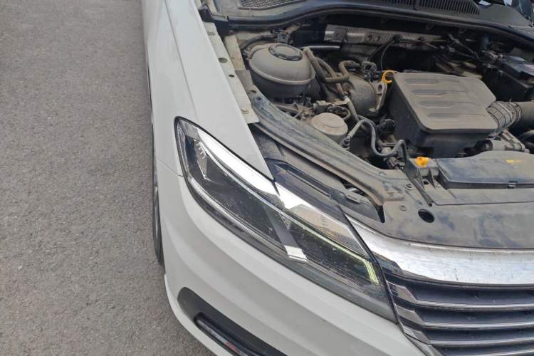 Used Volkswagen Lavida 2019 1.5L Automatic Comfort Edition China VI Standard Right Front Headlight