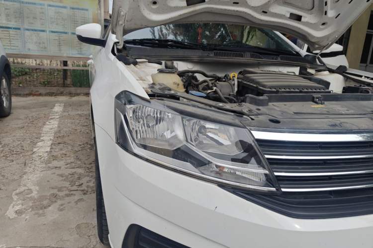 Used Volkswagen Lavida 2019 Lavida Start 1.5L Manual Fashion Edition China VI Standard Right Front Headlight