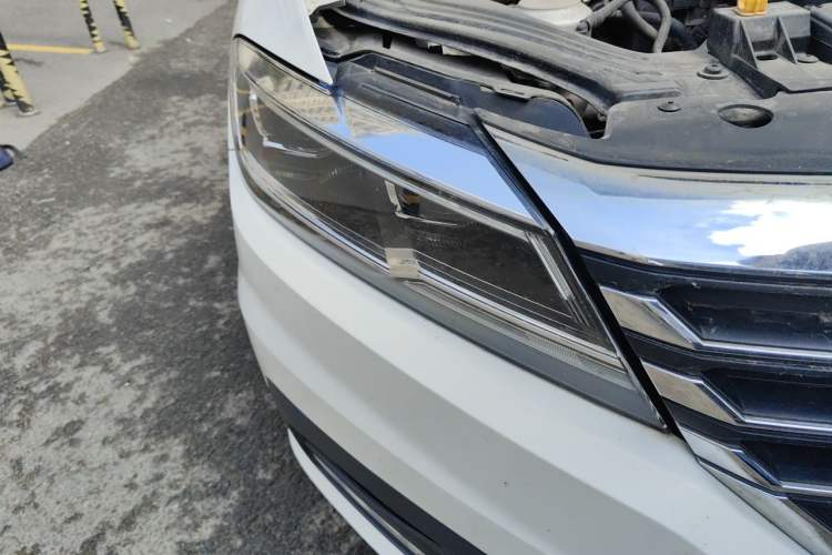 Used Volkswagen Lavida 2019 1.5L Automatic Comfort Edition China VI Standard Right Front Headlight