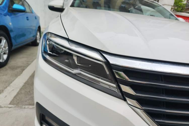 Used Volkswagen Lavida 2019 1.5L Automatic Vision Edition China VI Standard Right Front Headlight