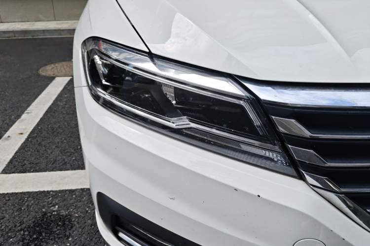 Used Volkswagen Lavida 2019 280TSI DSG Comfort Edition China VI standard Right Front Headlight