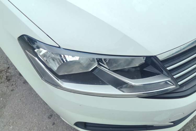 Used Volkswagen Lavida 2019 Lavida Start 1.5L Automatic Trendy Version China VI Standard Right Front Headlight
