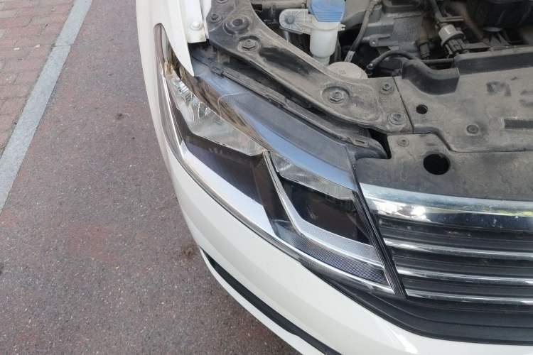 Used Volkswagen Lavida 2019 Lavida Start 1.5L Manual Fashion Edition China VI Standard Right Front Headlight