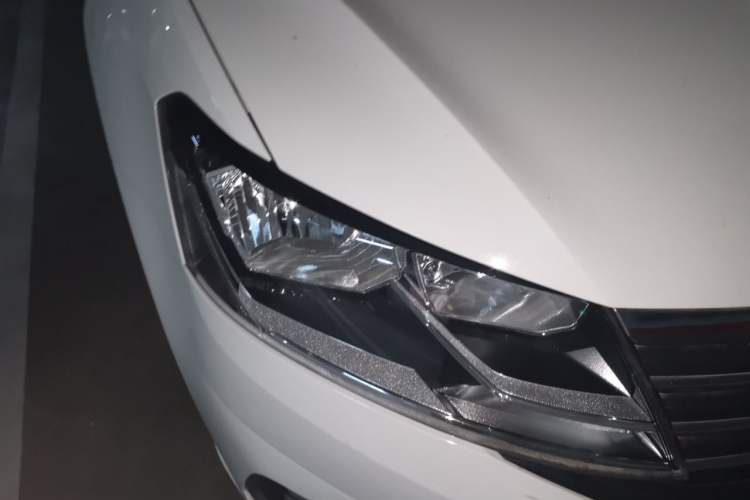 Used Volkswagen Lavida 2019 Lavida Start 1.5L Manual Fashion Edition China VI Standard Right Front Headlight