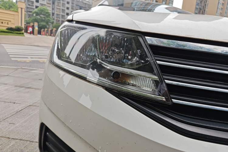 Used Volkswagen Lavida 2019 Lavida Start 1.5L Automatic Trendy Version China VI Standard Right Front Headlight