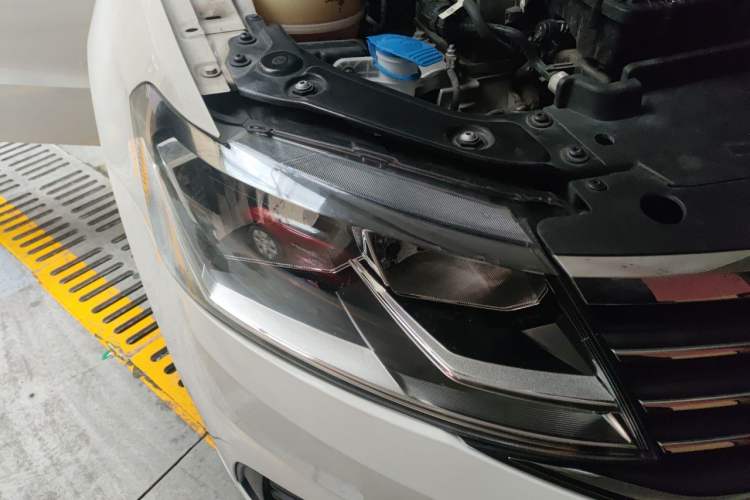Used Volkswagen Lavida 2019 Lavida Start 1.5L Automatic Trendy Version China VI Standard Right Front Headlight