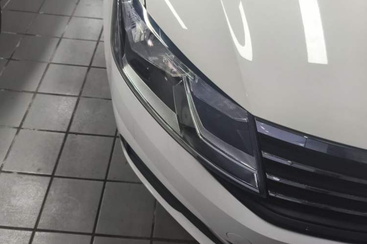 Used Volkswagen Lavida 2019 Lavida Start 1.5L Manual Fashion Edition China VI Standard Right Front Headlight