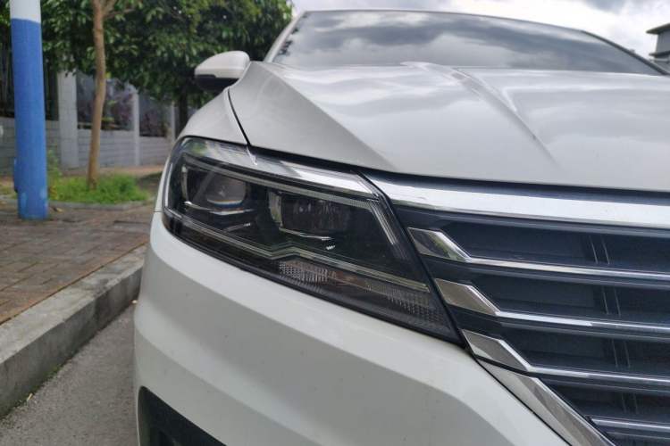 Used Volkswagen Lavida 2019 1.5L Automatic Comfort Edition China VI Standard Right Front Headlight