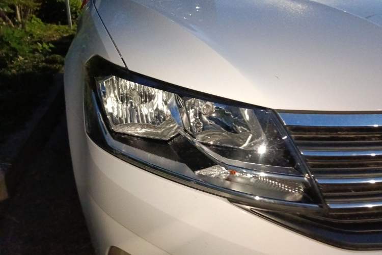 Used Volkswagen Lavida 2019 Lavida Start 1.5L Automatic Trendy Version China VI Standard Right Front Headlight