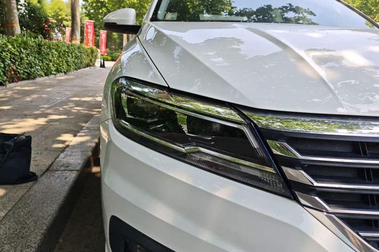 Used Volkswagen Lavida 2019 1.5L Automatic Vision Edition China VI Standard Right Front Headlight