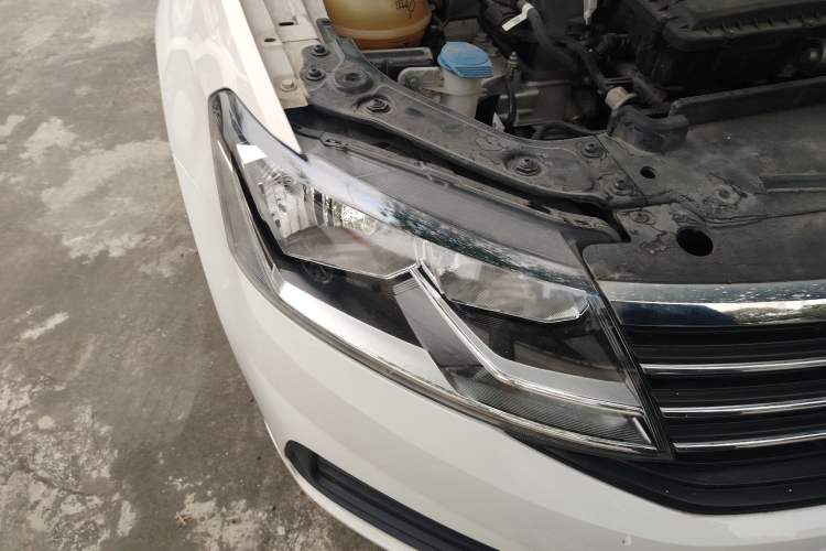 Used Volkswagen Lavida 2019 Lavida Start 1.5L Manual Fashion Edition China VI Standard Right Front Headlight