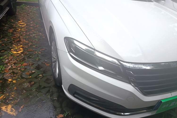 Used Volkswagen Lavida 2019 1.5L Automatic Comfort Edition China VI Standard Right Front Headlight