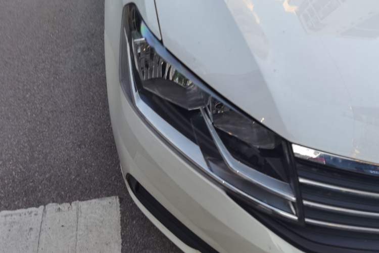 Used Volkswagen Lavida 2019 Lavida Start 1.5L Automatic Trendy Version China VI Standard Right Front Headlight