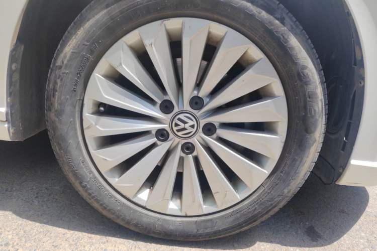 Used Volkswagen Lavida 2019 280TSI DSG Comfort Edition China VI standard Right Front Wheel Hub