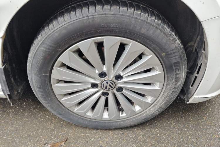 Used Volkswagen Lavida 2019 280TSI DSG Comfort Edition China VI standard Right Front Wheel Hub
