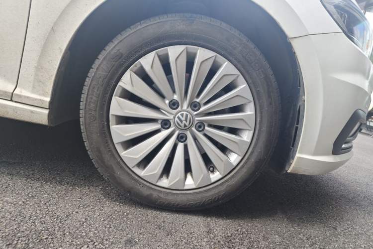 Used Volkswagen Lavida 2019 280TSI DSG Comfort Edition China VI standard Right Front Wheel Hub