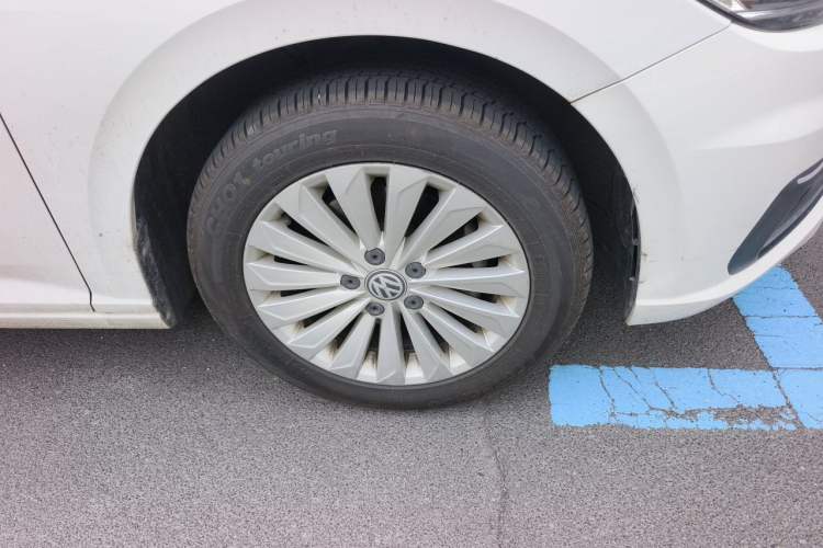 Used Volkswagen Lavida 2019 280TSI DSG Comfort Edition China VI standard Right Front Wheel Hub