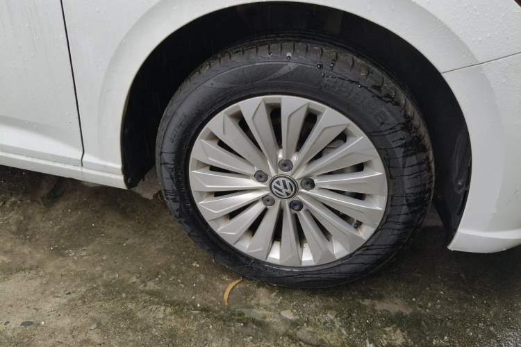 Used Volkswagen Lavida 2019 280TSI DSG Comfort Edition China VI standard Right Front Wheel Hub