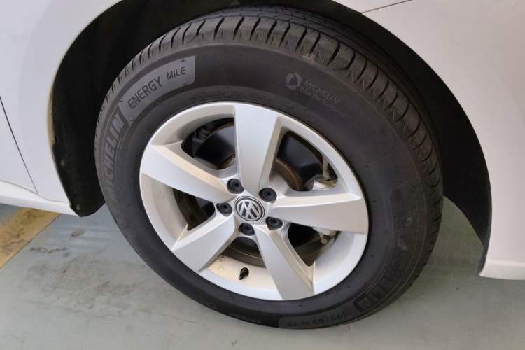 Used Volkswagen Lavida 2019 Lavida Start 1.5L Manual Fashion Edition China VI Standard Right Front Wheel Hub