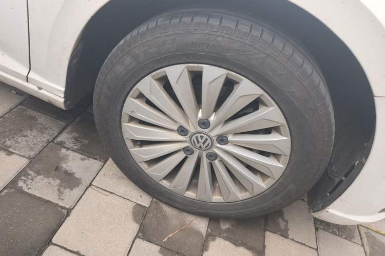 Used Volkswagen Lavida 2019 280TSI DSG Comfort Edition China VI standard Right Front Wheel Hub